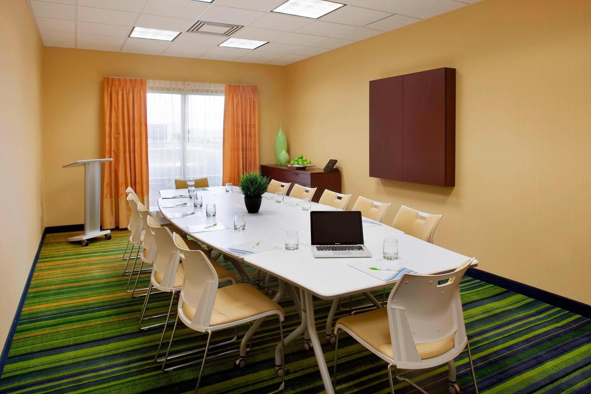 Fairfield & By Marriott Toronto Hotel 3*