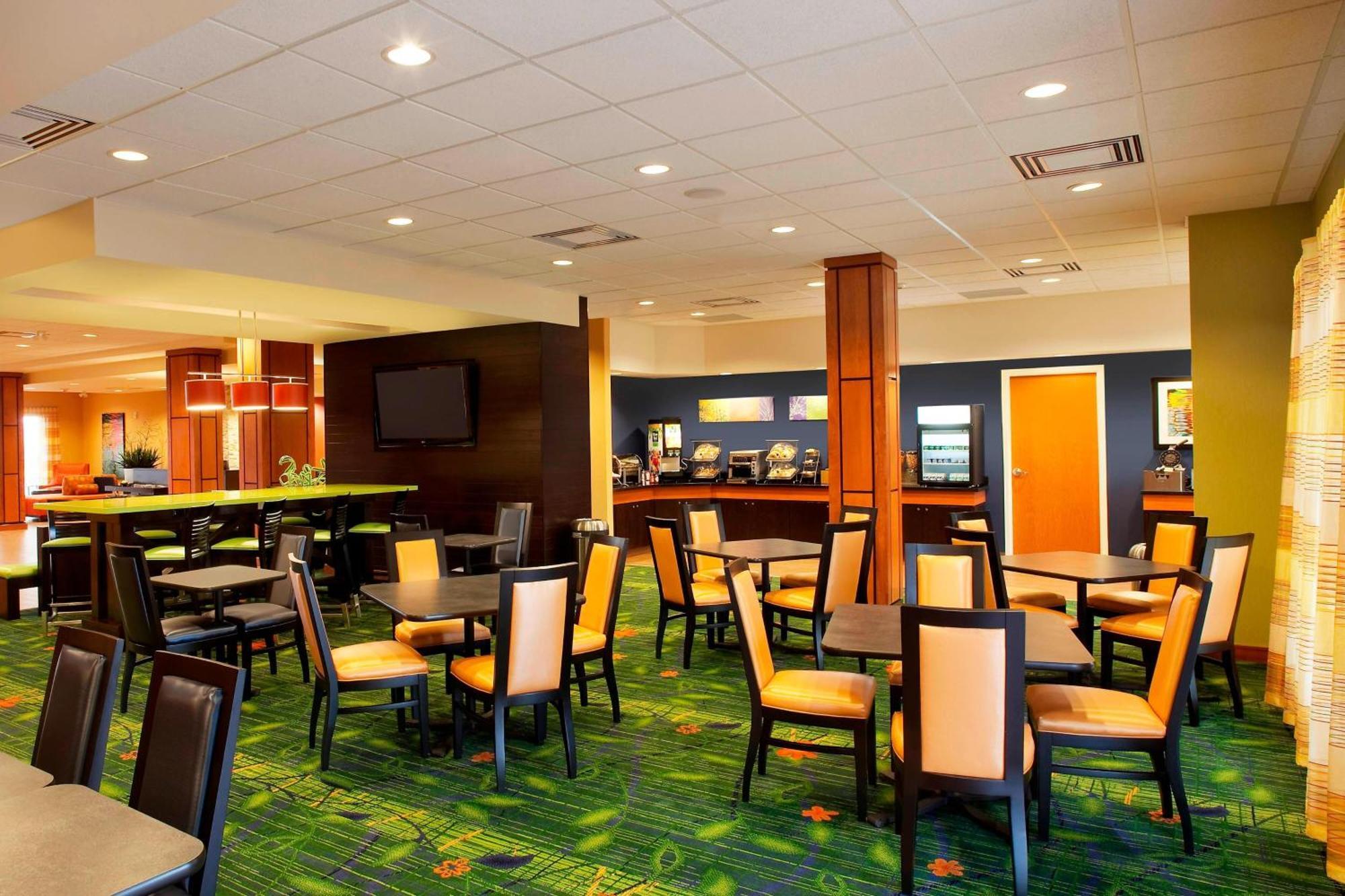 Hotel Fairfield & By Marriott Toronto 3*