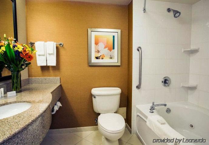 Fairfield & By Marriott Toronto Hotel